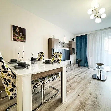 Appartamento Stylish - Balcony, Church Views, Parking! Tram *