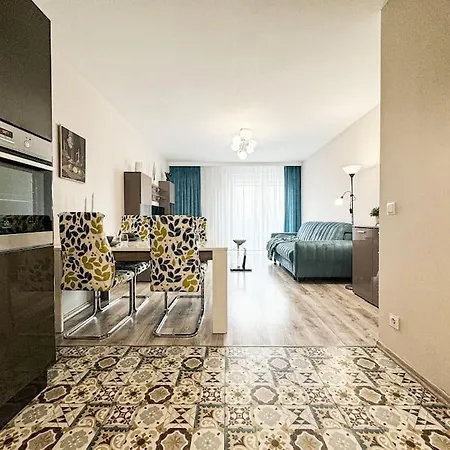 Appartamento Stylish - Balcony, Church Views, Parking! Tram