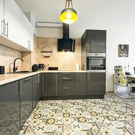 Stylish - Balcony, Church Views, Parking! Tram Breslavia