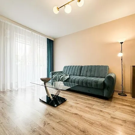 דירה Stylish - Balcony, Church Views, Parking! Tram *
