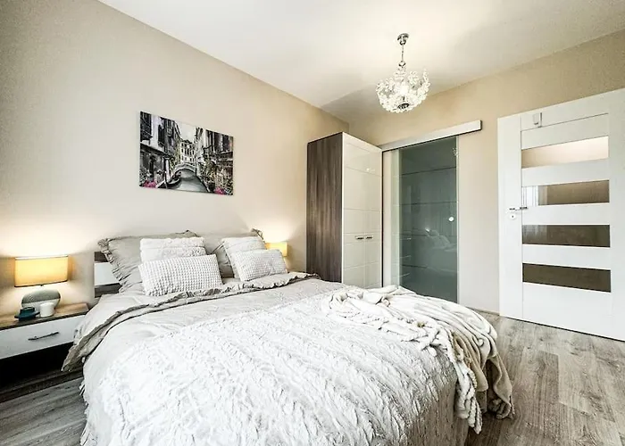 Stylish - Balcony, Church Views, Parking! Tram ורוצלב