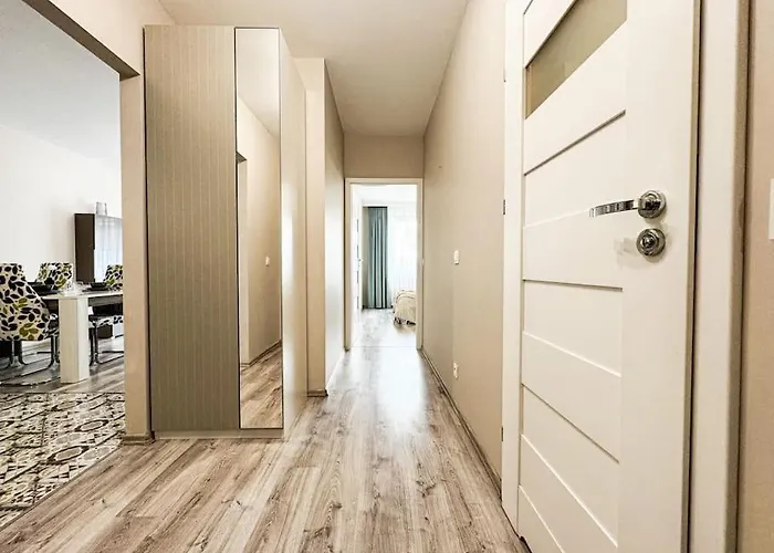 דירה Stylish - Balcony, Church Views, Parking! Tram ורוצלב