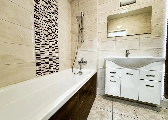 アパート Stylish - Balcony, Church Views, Parking! Tram