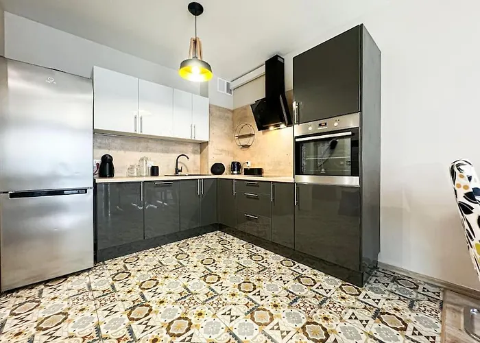 Stylish - Balcony, Church Views, Parking! Tram ורוצלב