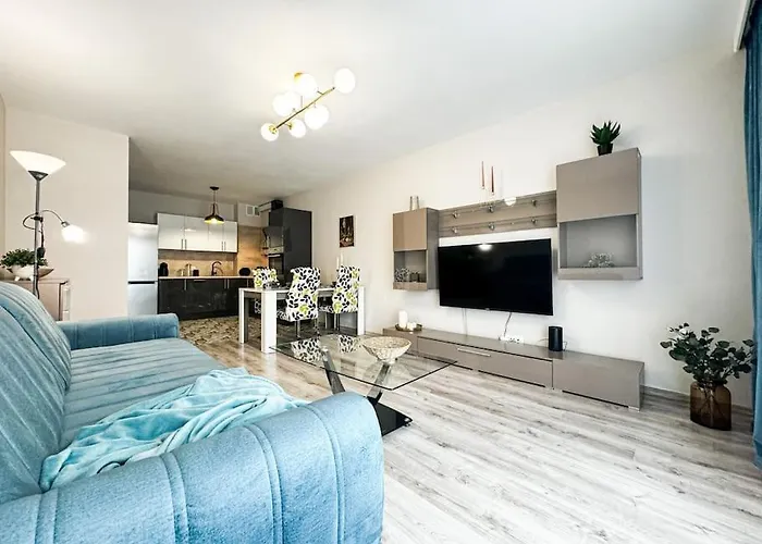 דירה Stylish - Balcony, Church Views, Parking! Tram