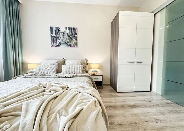 Stylish - Balcony, Church Views, Parking! Tram