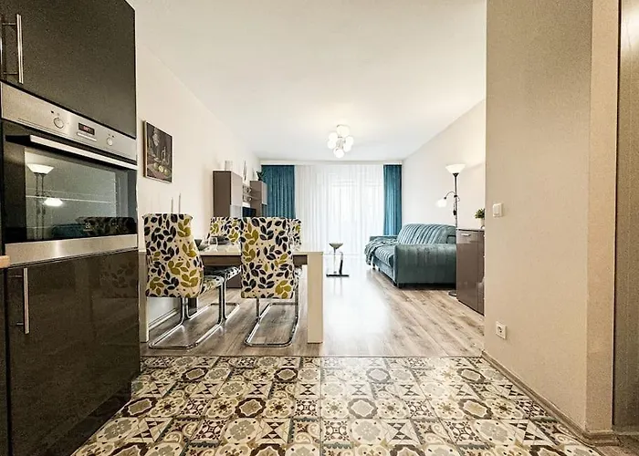 דירה Stylish - Balcony, Church Views, Parking! Tram