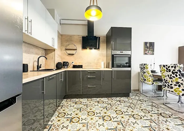 Stylish - Balcony, Church Views, Parking! Tram ורוצלב